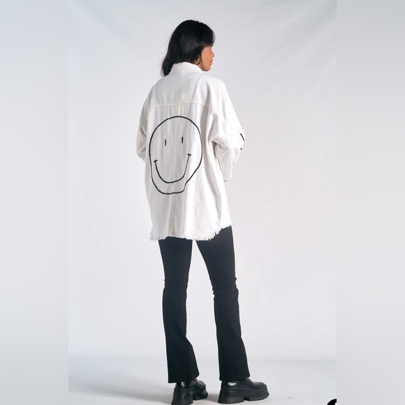Elan Tops - Elan Oversized White Dolly Shirt Jacket Distressed Hem Smiley Face Embroidery L